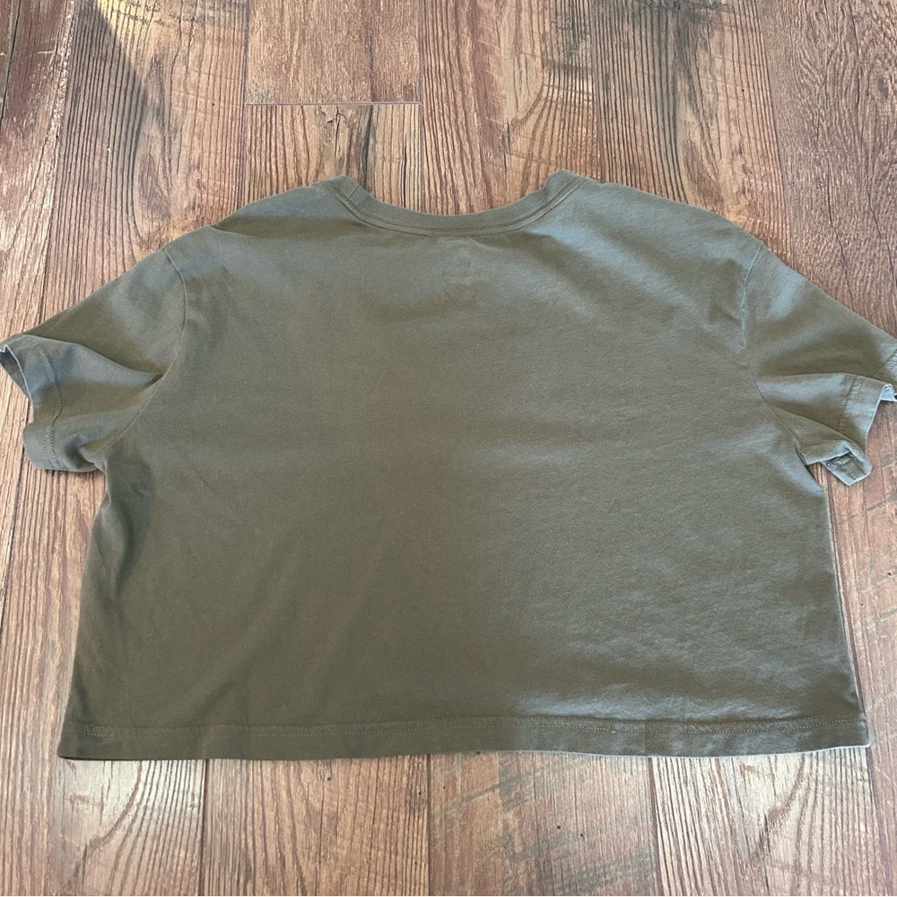 Nike Loose Fit Crop Top T-Shirt Olive Green & White Large - Picture 2 of 9